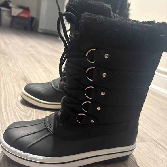Brand new Women’s Snow boots - Picture 1 of 6
